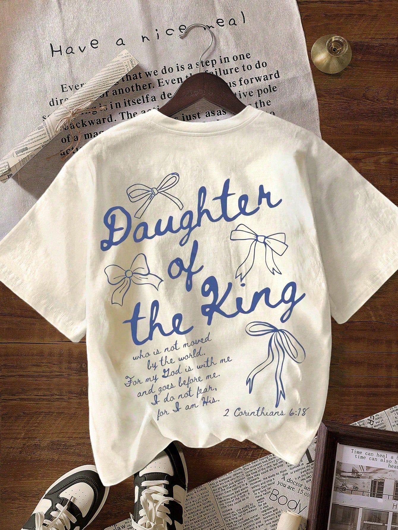 The King's Daughter' Graphic T-Shirt, Biblical Aesthetic Faith Apparel For Women, Casual Round Neck Short Sleeve Tee With Printed Text On Back