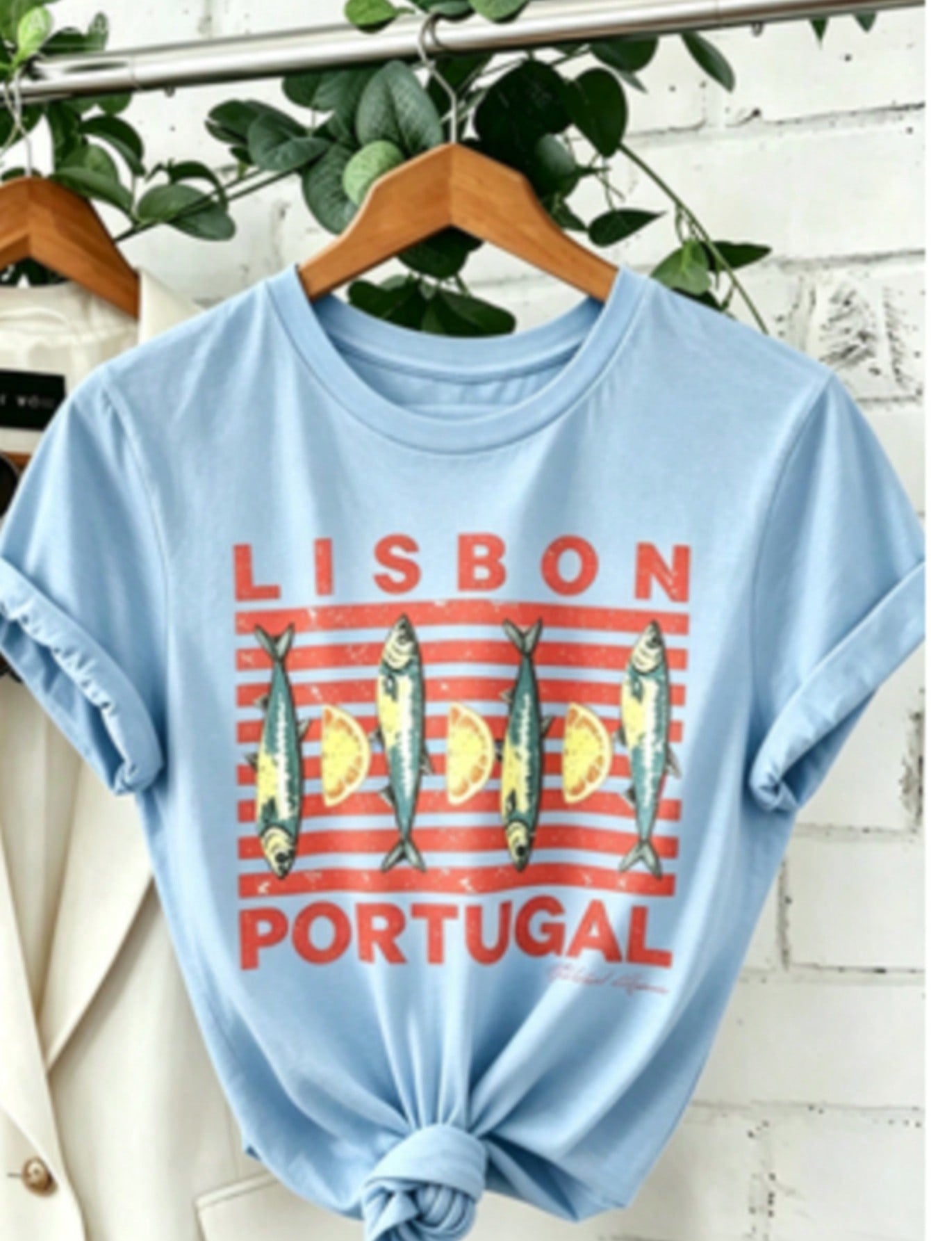 Soft Breathable "Wo" Lisbon Portugal Pattern Printed T-Shirt | Vibrant Tile Art And Tram Design, Paired With Canned Sardines And Lisbon Portuguese Letters, A Lightweight Short-Sleeved Round-Neck Casual Top, Regular Fit H-Line, Machine Washable For Year-Ro