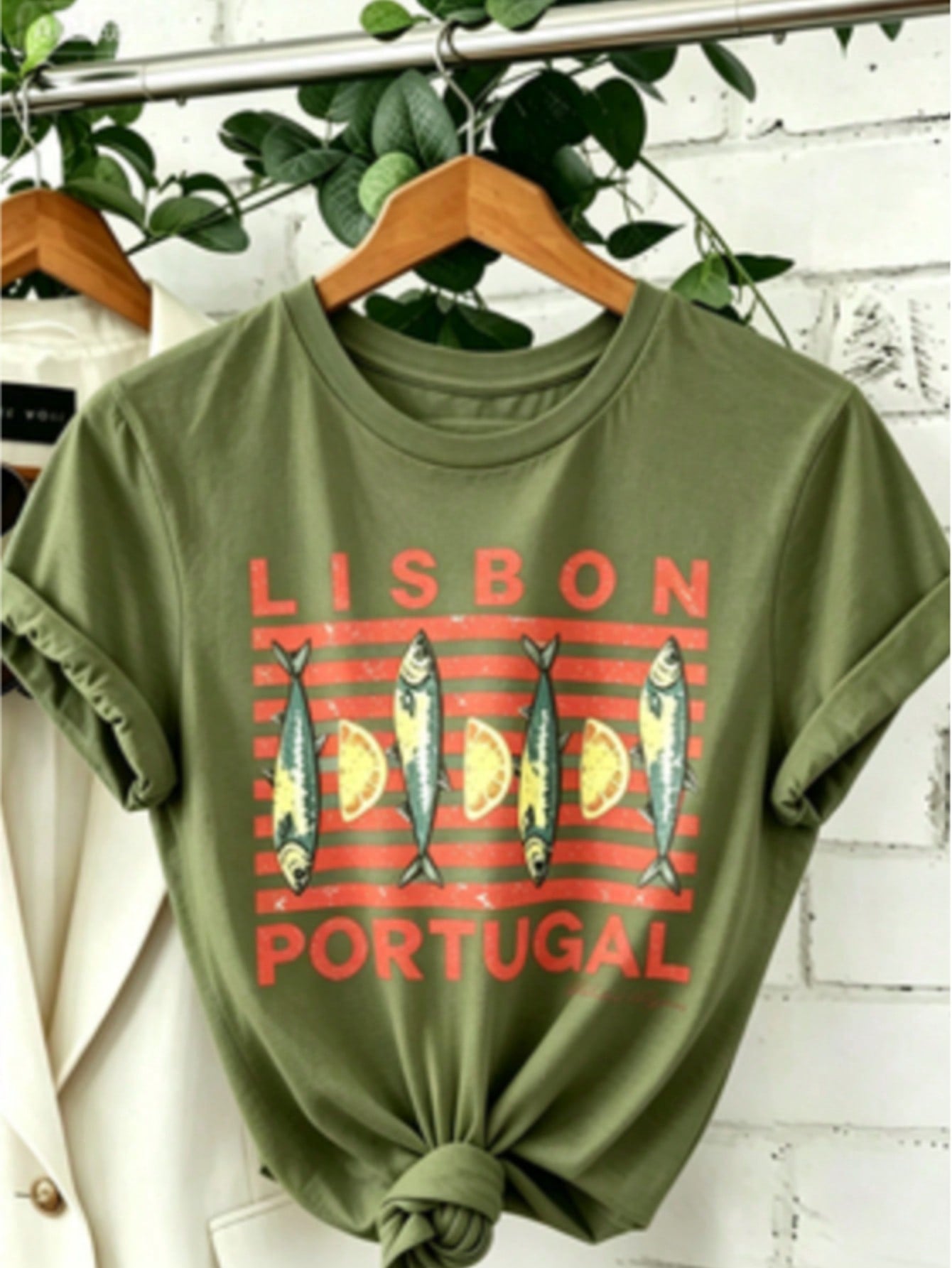 Soft Breathable "Wo" Lisbon Portugal Pattern Printed T-Shirt | Vibrant Tile Art And Tram Design, Paired With Canned Sardines And Lisbon Portuguese Letters, A Lightweight Short-Sleeved Round-Neck Casual Top, Regular Fit H-Line, Machine Washable For Year-Ro