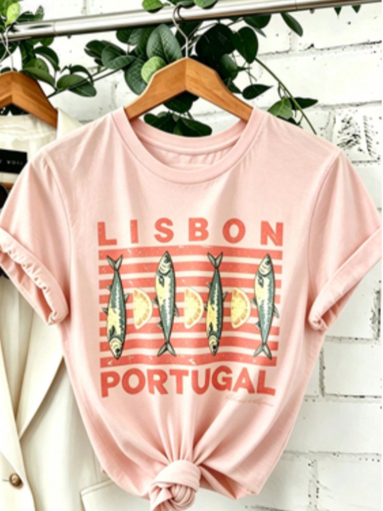 Soft Breathable "Wo" Lisbon Portugal Pattern Printed T-Shirt | Vibrant Tile Art And Tram Design, Paired With Canned Sardines And Lisbon Portuguese Letters, A Lightweight Short-Sleeved Round-Neck Casual Top, Regular Fit H-Line, Machine Washable For Year-Ro