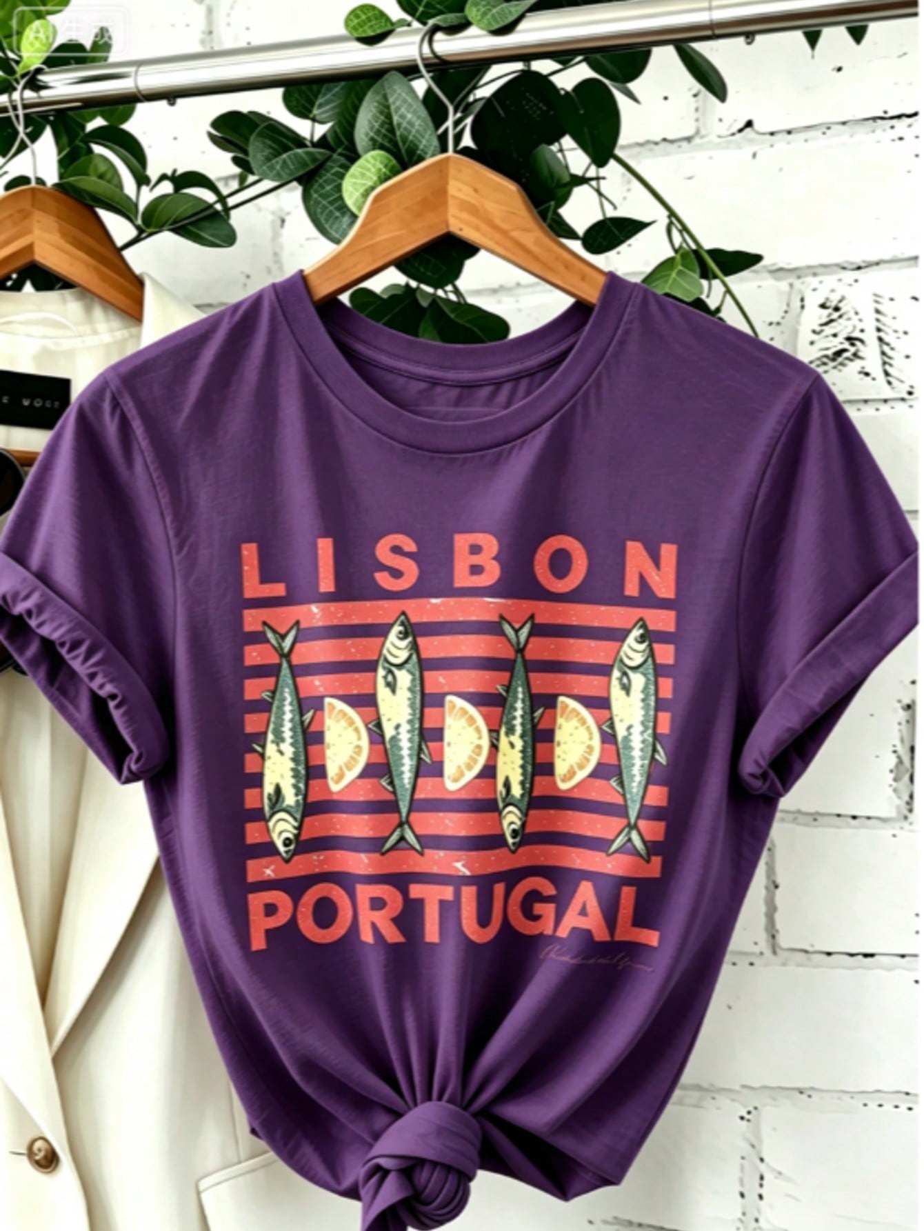 Soft Breathable "Wo" Lisbon Portugal Pattern Printed T-Shirt | Vibrant Tile Art And Tram Design, Paired With Canned Sardines And Lisbon Portuguese Letters, A Lightweight Short-Sleeved Round-Neck Casual Top, Regular Fit H-Line, Machine Washable For Year-Ro