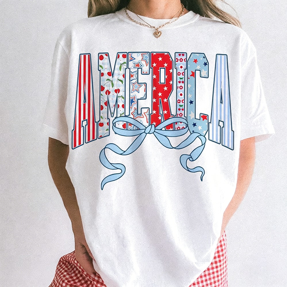 This Short-Sleeved Crew Neck Casual Top Features An Independence Day Themed Image And A Retro American Flag Print, Perfect For Spring And Summer. (Women's T-Shirt)