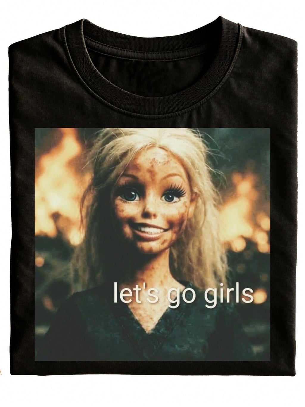 New Fun Unisex T-Shirt, Featuring A Black Doll Design With Flames And The Text "Let's Go Girls," Suitable For Casual Everyday Wear, Perfect As A Gift Or Holiday Present, A Stylish And Versatile Daily Outfit, Short-Sleeved, Available In Plus Sizes