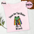 Funny Frog Tap Water Meme Graphic Tee Rainbow Cloak Sword Knight LGBTQ Pride Loose Fit Summer Tops For Women Retro Gothic Short Sleeve T-Shirt