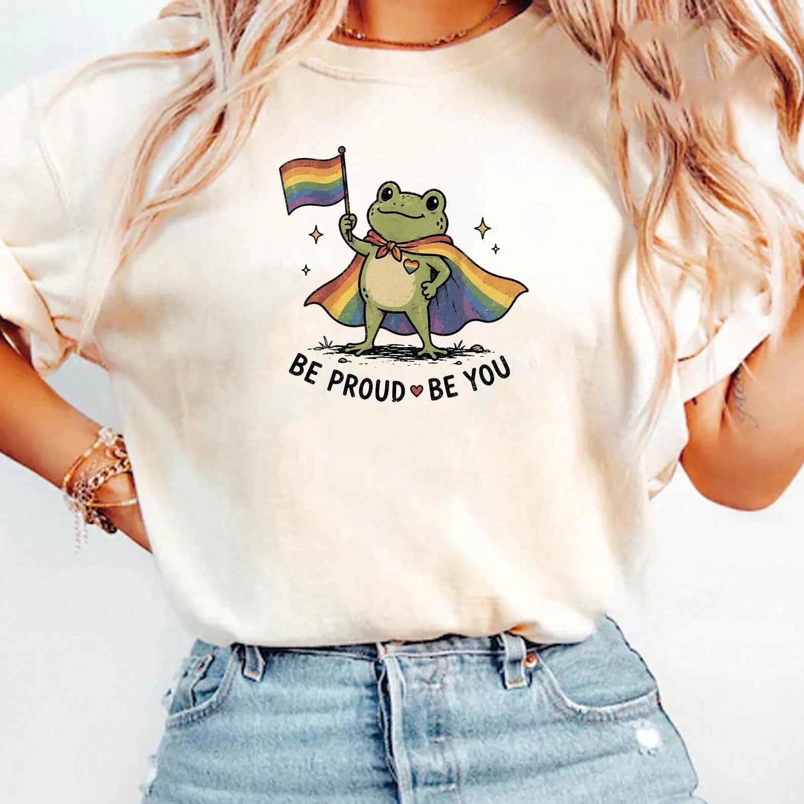 Be Proud Be You Frog Graphic Tee Rainbow Flag Cloak Cute Animal LGBTQ Pride Ally Loose Fit Summer Tops For Women Aesthetic Short Sleeve T-Shirt