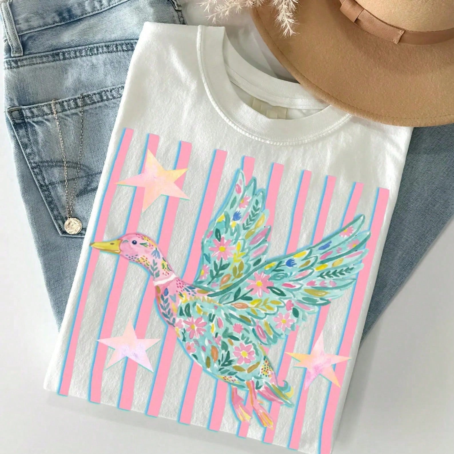 Floral Duck Graphic Tee Country Western Flying Bird T-Shirt Cute Cottagecore Flower Animal Graphic Top Vintage Southern Aesthetic Summer Tshirt