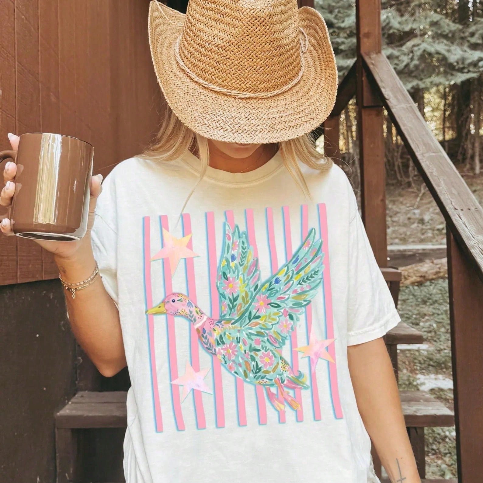 Floral Duck Graphic Tee Country Western Flying Bird T-Shirt Cute Cottagecore Flower Animal Graphic Top Vintage Southern Aesthetic Summer Tshirt