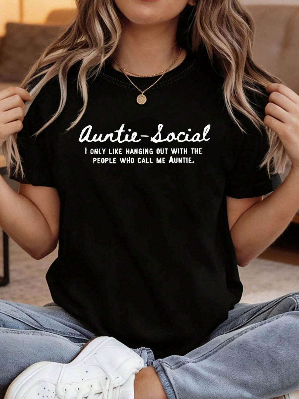 Soft crew neck short sleeve tee with trendy auntie slogan print, loose comfy fit, casual everyday top for aunts to hang out