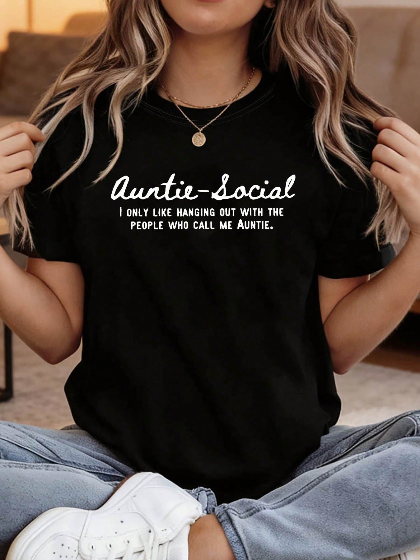 Soft crew neck short sleeve tee with trendy auntie slogan print, loose comfy fit, casual everyday top for aunts to hang out